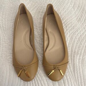 Elegant Tan Women's Flats